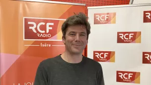 Cyprien Arlaud dans les studios de RCF Isère - mars 2022