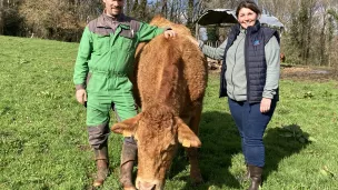 Julien et Elodie Bahuon accompagnés d'Ossie. © RCF Sud Bretagne