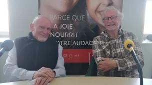 Daniel Déprez et Jacques Masca du collectif « Bassines Non Merci » dans le Cher © RCF - Guillaume Martin-Deguéret.