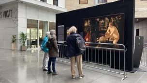 L'exposition dans le hall du campus Saint-Paul - © RCF Lyon (Marie Leynaud)