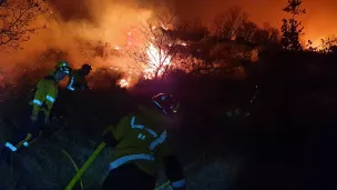 Le feu de Saint Vallier de Thiey dans la nuit du 26 au 27 mars - crédit photos Sdis 06 C.sartor