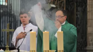 Encensement offrandes  / Diocèse de Cambrai