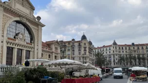 Le marché de Libération au pied de la gare du sud à Nice (©Charlotte Schuhmacher)