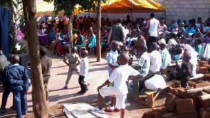 Cour d'une école qu'Asomocam a construite © Asomocam