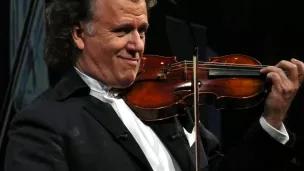 André Rieu au violon en 2010. © Wikipedia.