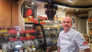 Frédéric Roy devant sa vitrine - Boulangerie roy Le Capitole à Nice 