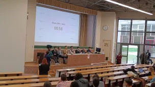 Débat en cours dans un amphithéâtre de la fac de droit d'Orléans (Jean-Baptiste PIERRON/RCF)