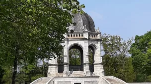 Le Mémorial du sanctuaire de Sainte Anne d'Auray ©RCF Sud Bretagne