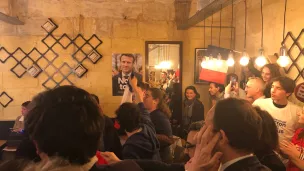 Les militants d'Emmanuel Macron ce dimanche 10 avril 2022 étaient au bar le Zinzin pour les résultats du premier tour © CG.