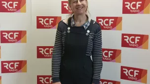 Isabelle d'Hérouville en studio ©RCF Sud Bretagne