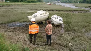 Les bateaux de plaisance abandonnés sont nombreux sur le littoral breton - ©Ronan Le Coz