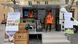 Le bus R3FLEXE installé à côté de la bouche de métro Réformés-Canebière le 13 avril @ SAC Aurélie