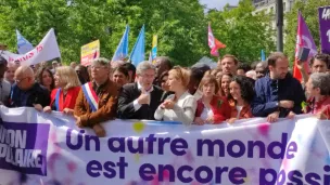 Jean-Luc Mélenchon et ses troupes défilant le 1er mai et appelant à l'Union de la gauche (®Aurélien Vurli RCF Orne)