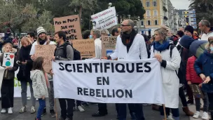 Les scientifiques en rébellion dans les rues de Nice - RCF 