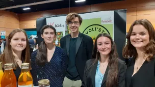 Des élèves du lycée Pommerit ont pu présenter leur mini entreprise baptisée Evolista.