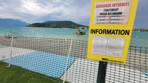 Des panneaux à portée pédagogique seront disséminés sur les bords de lac ©RCF Haute-Savoie 