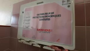 Le distributeur de protections périodiques de Puget-Théniers - RCF