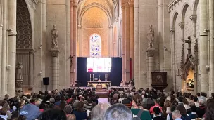 Retransmission de la cérémonie de canonisation de St Charles de Foucauld à Saumur - @AnneLaureBlin