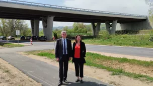 Jean-Pierre Vigier et Corinne Bringer devant le pont de la Leuge. ©RCF Haute-Loire