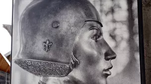 Jeanne d'Arc sur une des grilles des jardins de l'hôtel de ville de Rouen   © Guillaume Lemoine 