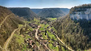 Le village de Baume les Messieurs dans sa reculée © Par JGS25