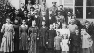 Salines de Salins-les-Bains  ouvriers des salines et leur famille 1919 © Musées des techniques et cultures comtoises