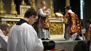 Une messe célébrée selon le rite de la liturgie préconciliaire, au sein de la Fraternité sacerdotale Saint-Pierre, le 16/11/2013 ©P.RAZZO/CIRIC
