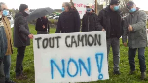 © Hangars et tout camion, c'est non.