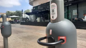 Les arceaux du réseau Sharelock pour stationner son vélo dans la ville de Nice - Photo RCF 