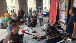 Studio mobile devant la mairie d'Ambert