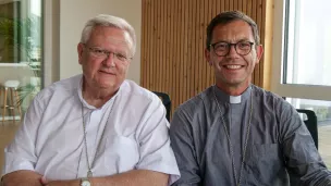 Mgr Jean-Louis Balsa (à gauche), Mgr Emmanuel Gobilliard - © RCF Lyon