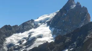 Point culminant de La Meije à 3984 m accompagné de son glacier. (crédits : Guillaume Froment)