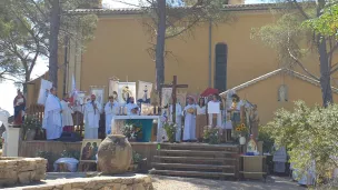 Messe dominicale lors du pèlerinage des mères de famille