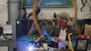 Gari, dans son atelier à Ecouflant © RCF Anjou