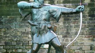 Statue de Robin Hood, près du château de Nottingham. © Wikipedia.