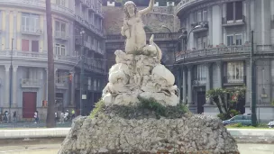 La sirène Parthénope, la Fontaine de la Sirène, située au centre de Naples sur la place Sannazaro. © Wikipedia.