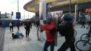 Intervention de la police aux abords du stade de France lors de la finale de la Ligue des champions, le 28/05/2022 ©Maryam EL HAMOUCHI / AFP