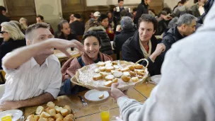 Repas partagé lors de la première journée mondiale des pauvres, 2017, Paris ©Corinne SIMON/CIRIC