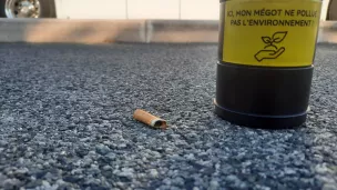 Les cendriers de voiture distribués à Nice pour lutter contre le jet de mégots - Photo RCF