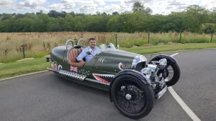 Denis Breheret, le fondateur de Prestige & Collection, à bord d'une Morgan 3-Wheeler ©RCF Anjou