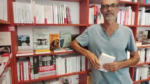 Raphaël Riva, gérant de la librairie Le Carré des Mots à Toulon © RCF