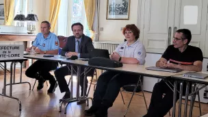 Les forces de sécurité réunies en préfecture © Martin Obadia 