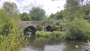 Le pont médiéval de Montrevault-sur-Evre date du XVe siècle. ©RCF Anjou