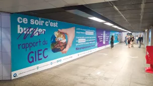 affichage dans les couloirs de la station Bellecour - © Pour un réveil écologique