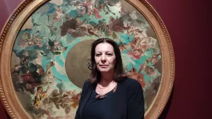 Anne Esnault, directrice des musées d'Angers, devant une oeuvre de Jules-Eugène Lenepveu ©RCF Anjou