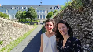 Sybille Gardel, archiviste de la congrégation du Bon-Pasteur, et Elodie Comoy, chargée de communication ©RCF Anjou