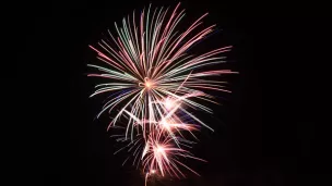 C'est la première fois que les fêtes secrètes réalisent le feu d'artifice du 14 juillet d'Aizenay