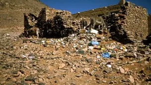 ® Argoul / Refuge dans le Hoggar sur le plateau de l’Assekrem