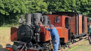 Le train du Bas-Berry en gare d'Heugnes ©Wikimédia commons