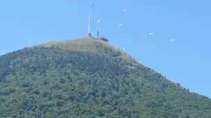 Le Puy-de-Dôme et ses parapentistes